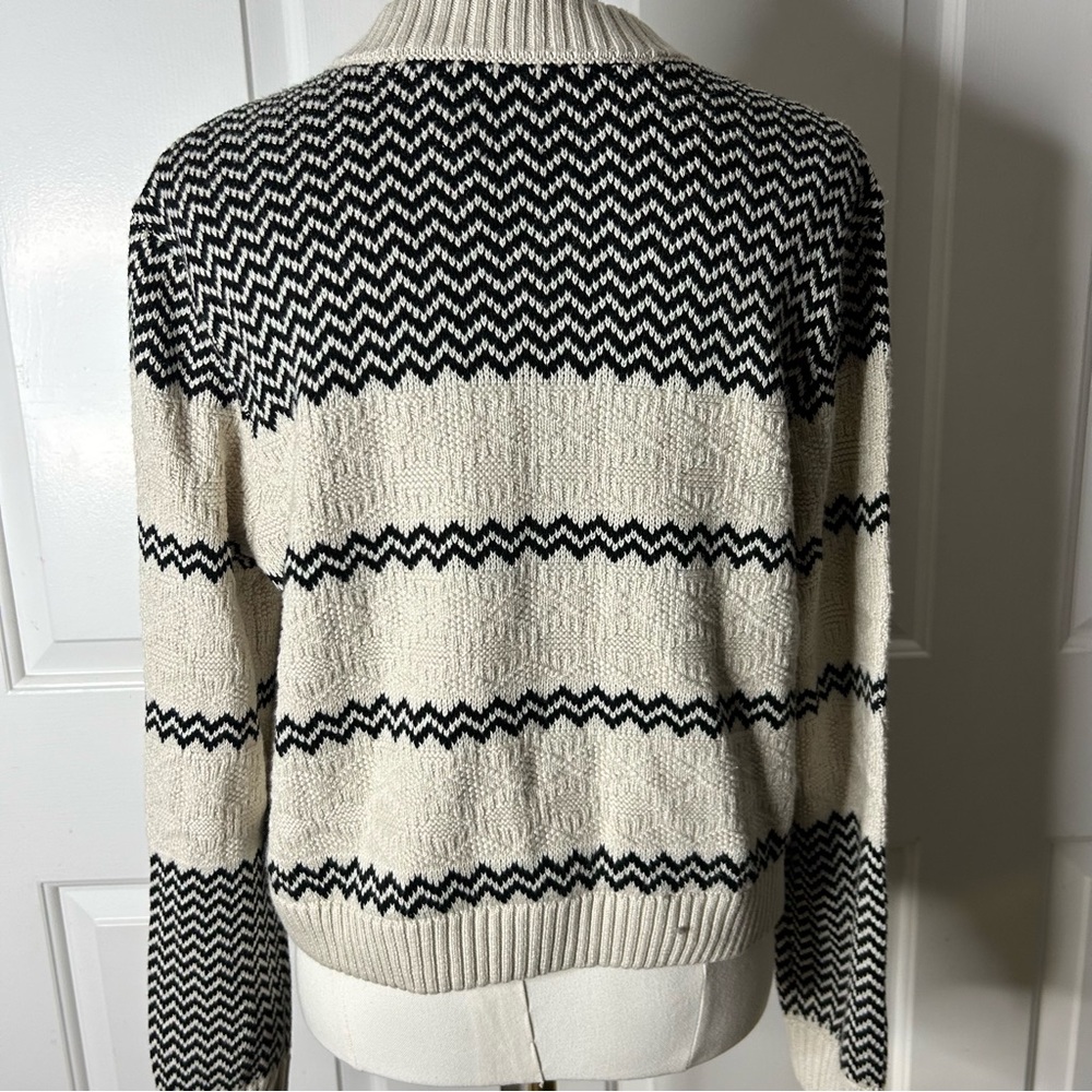 NWT (size L) Zigzag Knit Bomber Jacket
NIC+ZOE - Picture 8 of 8